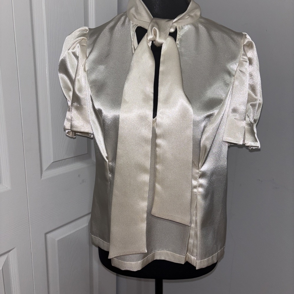 VINTAGE Betsey Johnson satiny peplum top with Tie Neck bow  Size 8 RARE